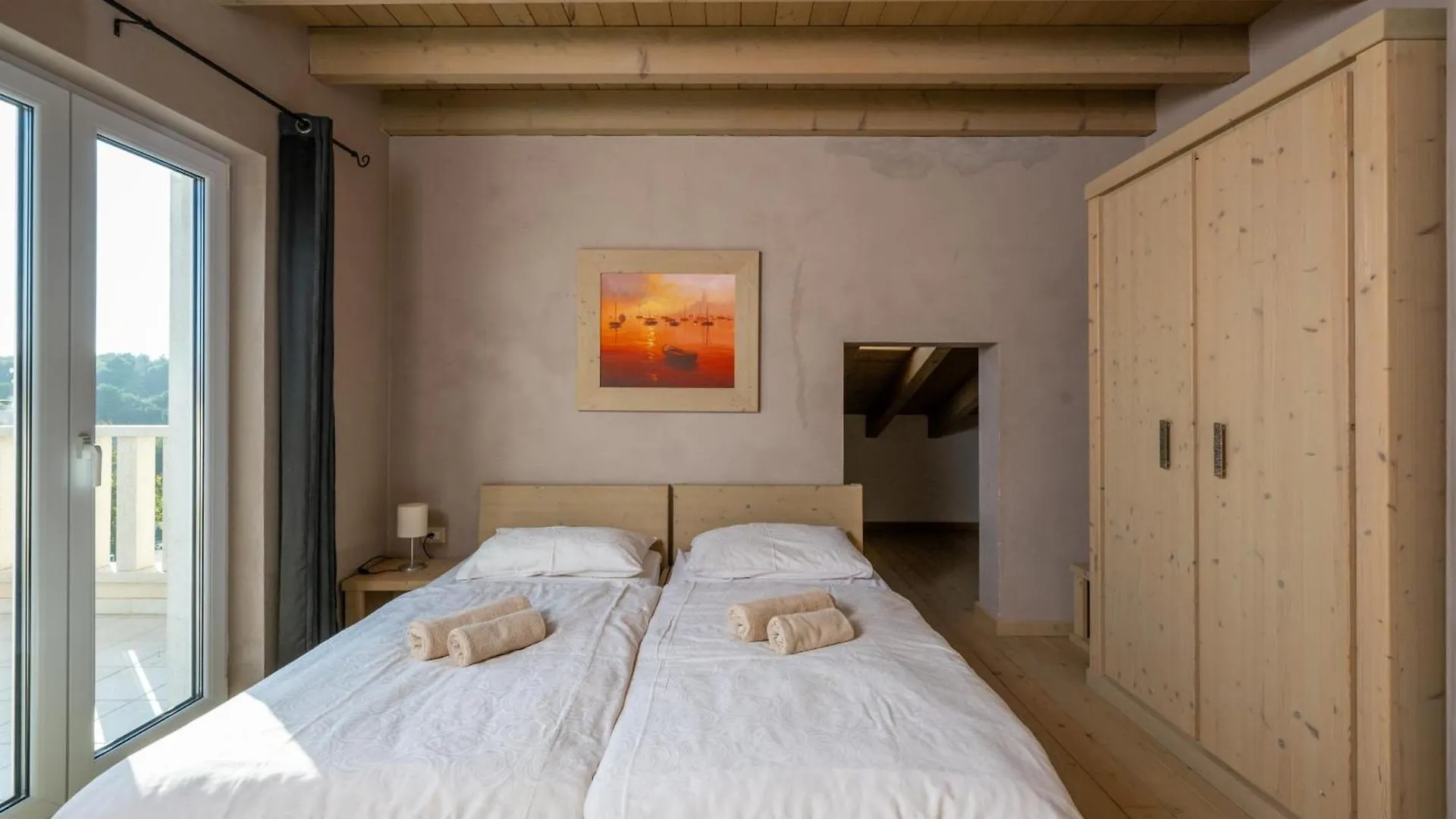 Villa Bellavista With 8 Bedrooms, Private Pool And Sauna Premantura