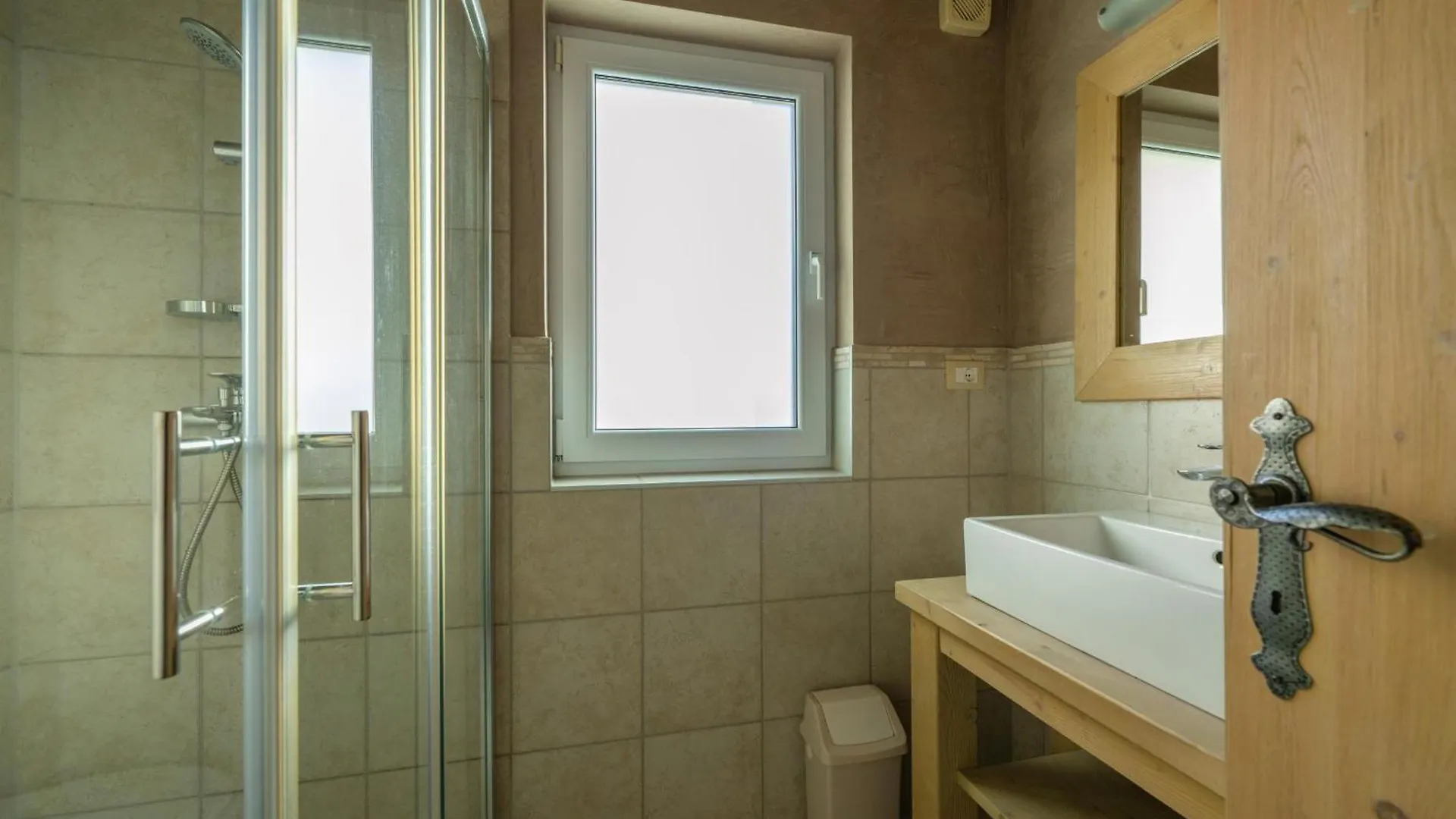 Villa Bellavista With 8 Bedrooms, Private Pool And Sauna Premantura