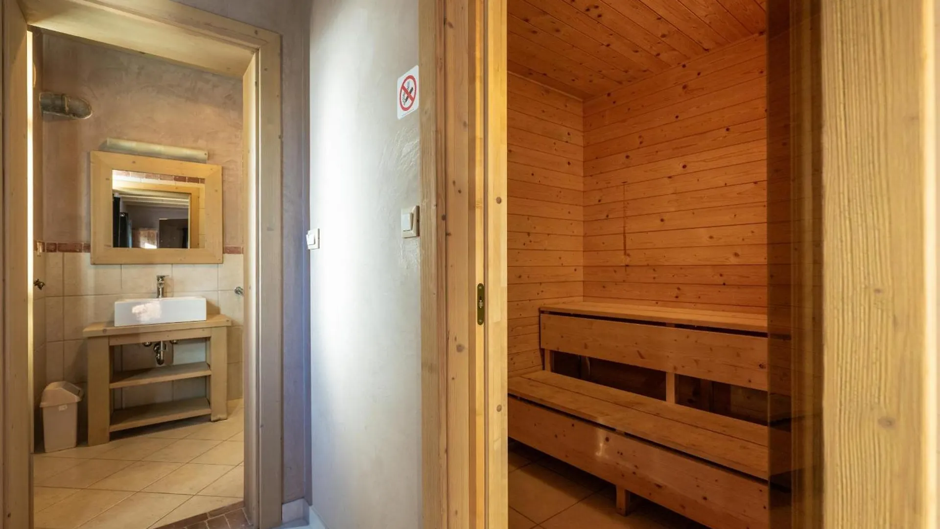 Villa Bellavista With 8 Bedrooms, Private Pool And Sauna Premantura