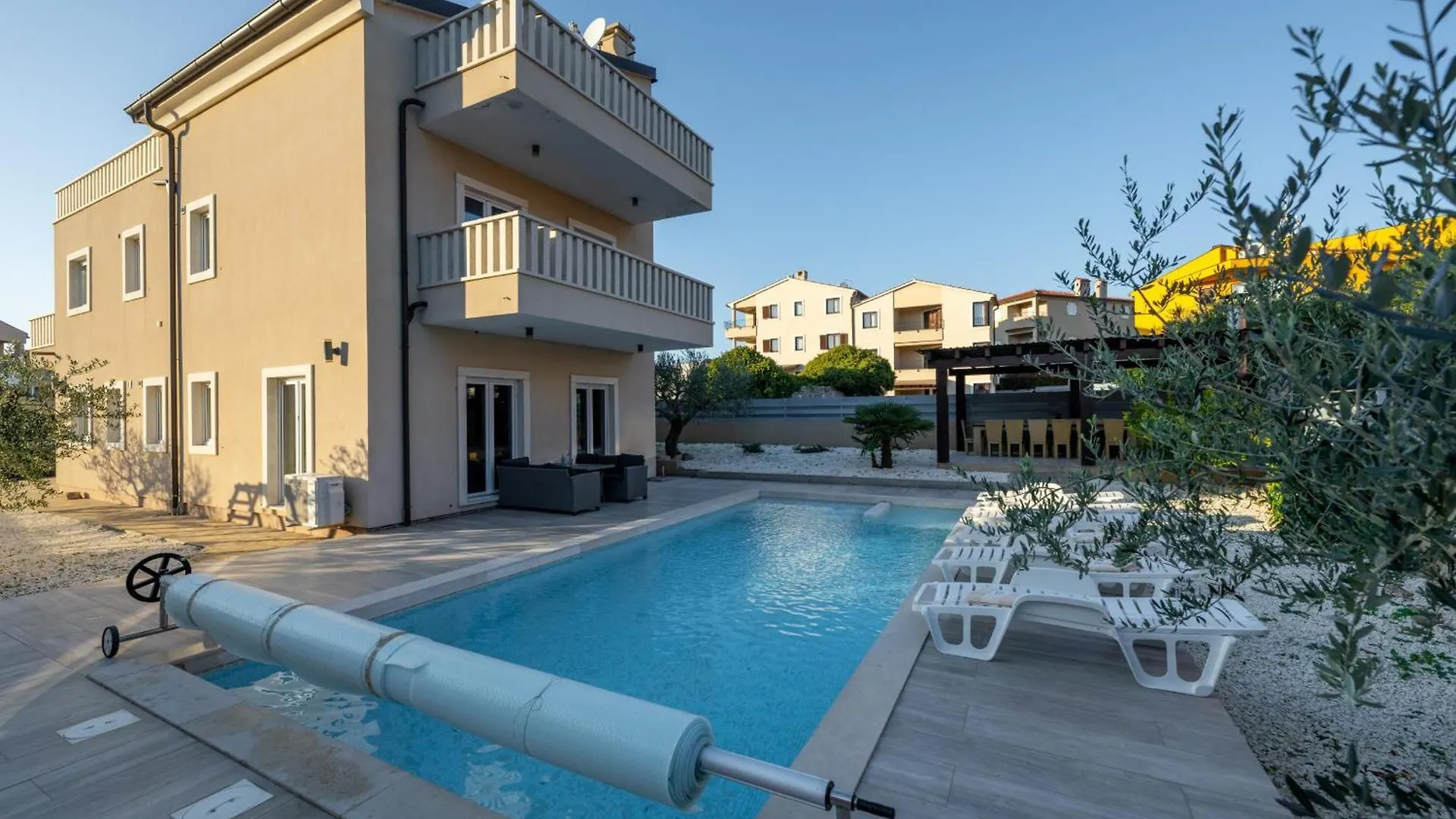Villa Bellavista With 8 Bedrooms, Private Pool And Sauna Premantura