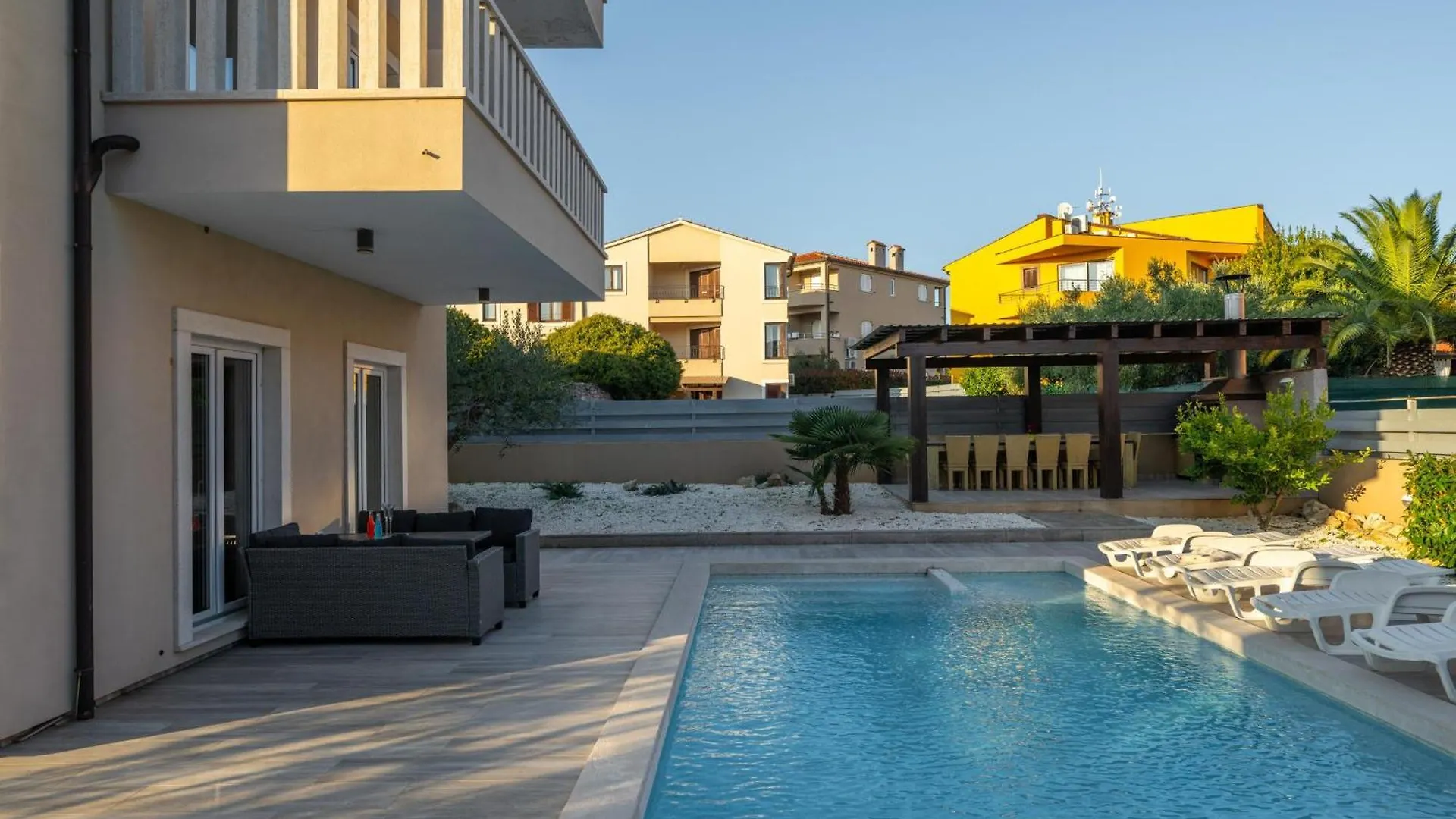 Villa Bellavista With 8 Bedrooms, Private Pool And Sauna Premantura