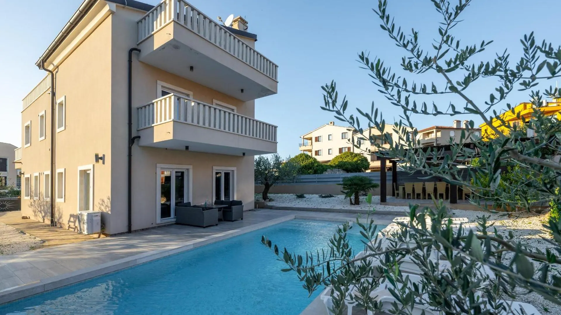 Villa Bellavista With 8 Bedrooms, Private Pool And Sauna Premantura